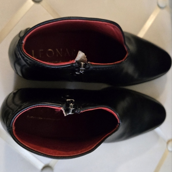 Leonardo Black Leather Ankle Boots with Vibrant Red Interior Leather Sole - Picture 9 of 9